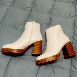 BNIB Sugar Warrant White Platform Boot!